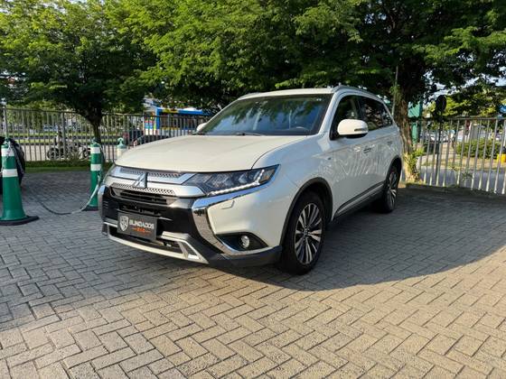 MITSUBISHI OUTLANDER 3.0 MIVEC V6 GASOLINA HPE-S AWD AUTOMÁTICO